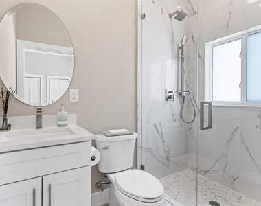 1008 Se 10th Court - Photo Thumbnail 32
