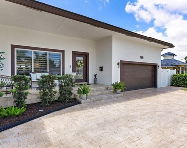 1008 Se 10th Court - Photo Thumbnail 3