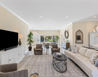 1008 Se 10th Court - Photo Thumbnail 11