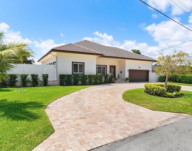 1008 Se 10th Court - Photo Thumbnail 1