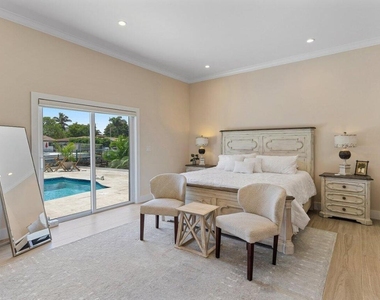 1008 Se 10th Court - Photo Thumbnail 24
