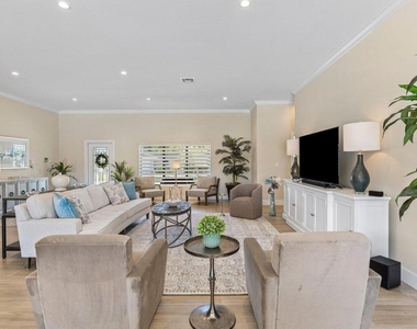 1008 Se 10th Court - Photo Thumbnail 10