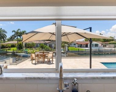 1008 Se 10th Court - Photo Thumbnail 19