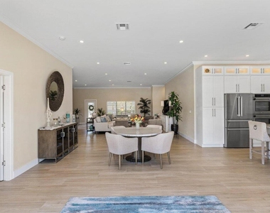 1008 Se 10th Court - Photo Thumbnail 22