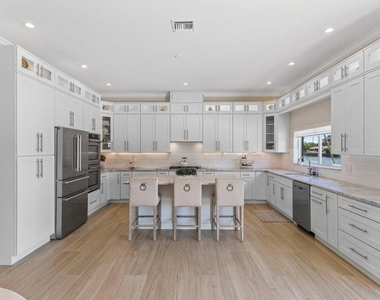 1008 Se 10th Court - Photo Thumbnail 15