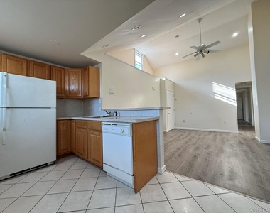 51 Schneider Avenue - Photo Thumbnail 5