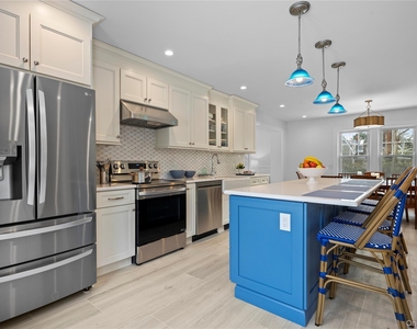 74 Montauk Highway - Photo Thumbnail 8