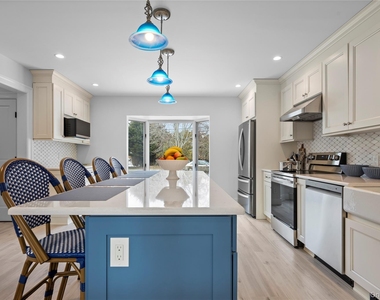 74 Montauk Highway - Photo Thumbnail 7