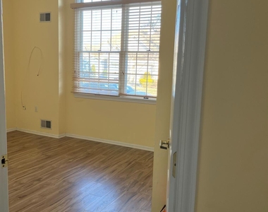 11 Umberland Place - Photo Thumbnail 21