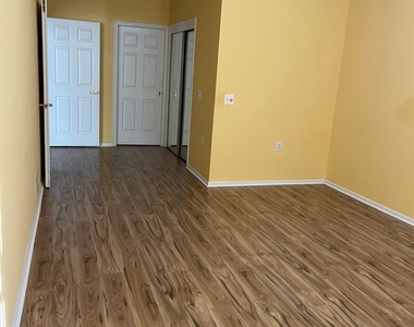 11 Umberland Place - Photo Thumbnail 15