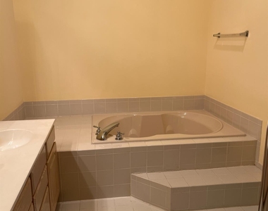 11 Umberland Place - Photo Thumbnail 18