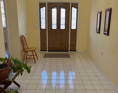 11 Umberland Place - Photo Thumbnail 4