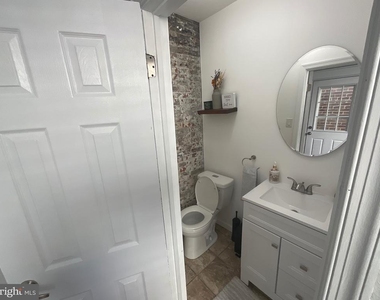 2938 E Thompson Street - Photo Thumbnail 9