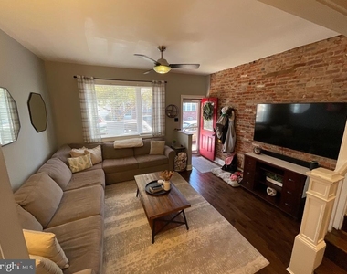 2938 E Thompson Street - Photo Thumbnail 1