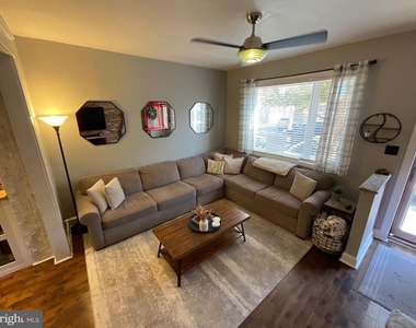 2938 E Thompson Street - Photo Thumbnail 2