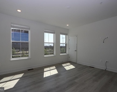 2512 W Peninsula Drive - Photo Thumbnail 7