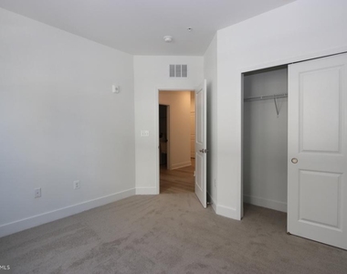 2512 W Peninsula Drive - Photo Thumbnail 10