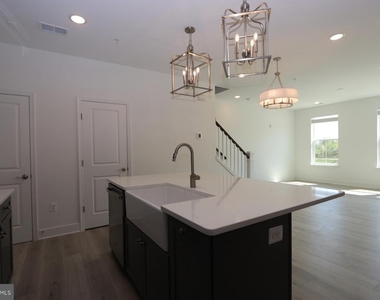 2512 W Peninsula Drive - Photo Thumbnail 5