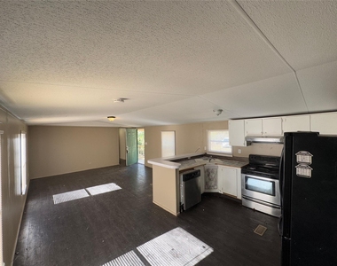 8315 Burleson Manor Rd - Photo Thumbnail 12