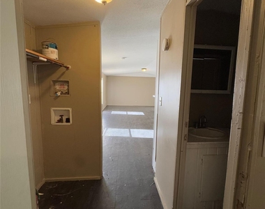 8315 Burleson Manor Rd - Photo Thumbnail 4