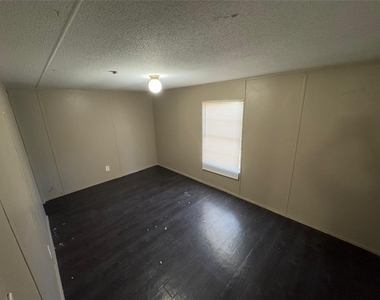 8315 Burleson Manor Rd - Photo Thumbnail 11