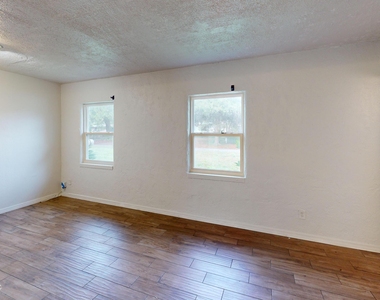 6926 Camelot Road - Photo Thumbnail 5