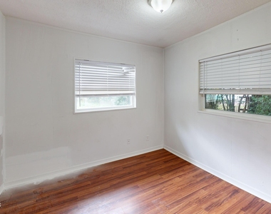 6926 Camelot Road - Photo Thumbnail 7