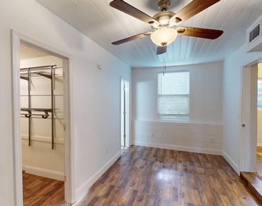 6926 Camelot Road - Photo Thumbnail 11