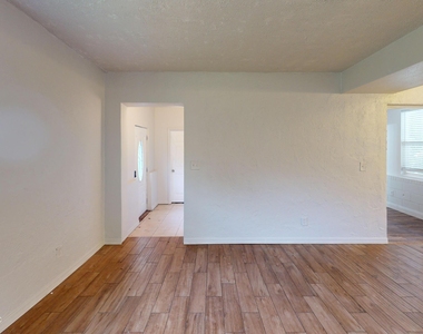 6926 Camelot Road - Photo Thumbnail 4