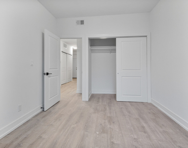 1904 N Whipple Street - Photo Thumbnail 10