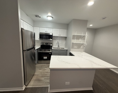 744 W Gordon Terrace - Photo Thumbnail 4