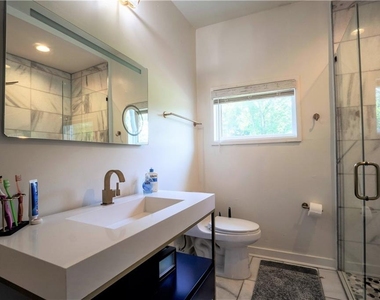 811 King Road - Photo Thumbnail 11