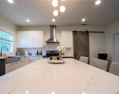 811 King Road - Photo Thumbnail 8