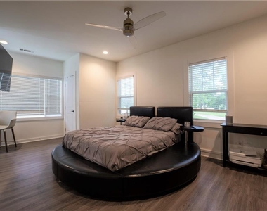 811 King Road - Photo Thumbnail 16