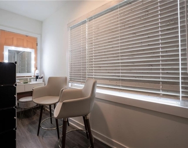 811 King Road - Photo Thumbnail 18