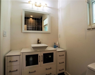 811 King Road - Photo Thumbnail 13