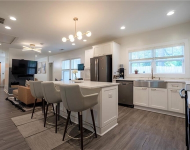 811 King Road - Photo Thumbnail 9