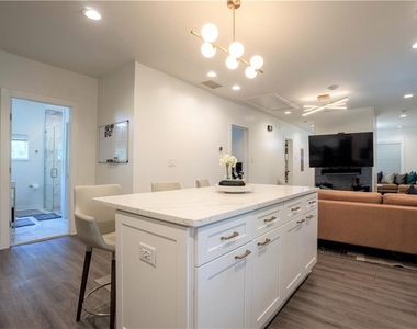 811 King Road - Photo Thumbnail 10