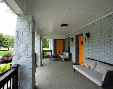 811 King Road - Photo Thumbnail 3