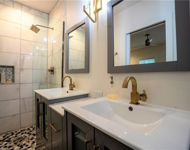 811 King Road - Photo Thumbnail 17