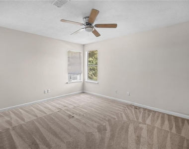 990 Chapman Lane - Photo Thumbnail 2