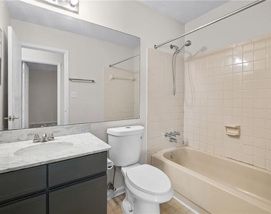 990 Chapman Lane - Photo Thumbnail 1