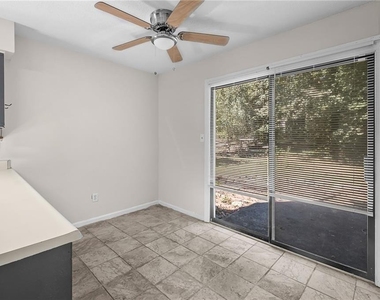 990 Chapman Lane - Photo Thumbnail 6