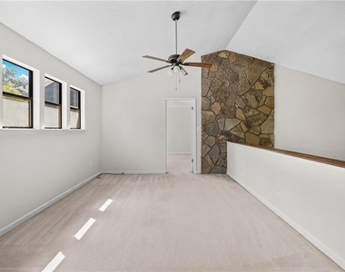 990 Chapman Lane - Photo Thumbnail 10