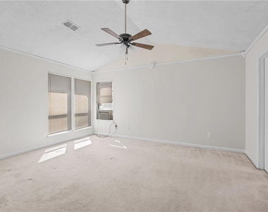 990 Chapman Lane - Photo Thumbnail 13