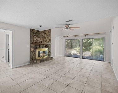 990 Chapman Lane - Photo Thumbnail 9