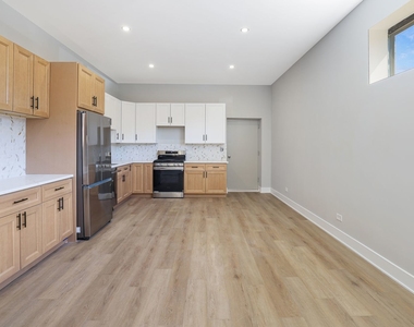 6240 W Belmont Avenue - Photo Thumbnail 5