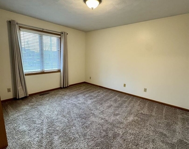 2500 Grant Street - Photo Thumbnail 8