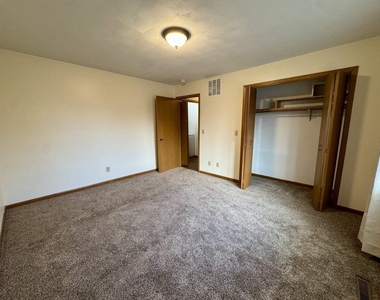 2500 Grant Street - Photo Thumbnail 9