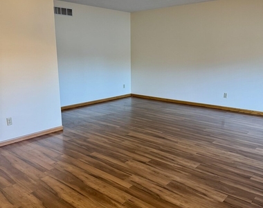 2500 Grant Street - Photo Thumbnail 1